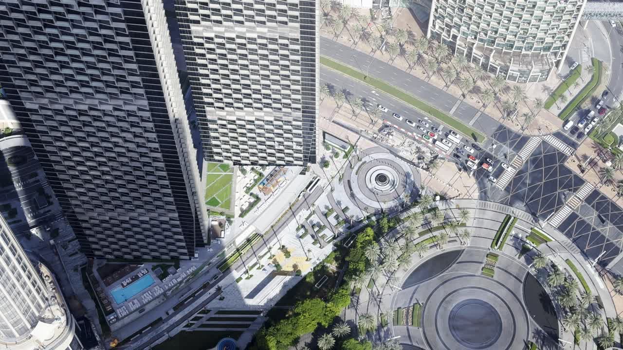 부르지 칼리파, 두바이 에서 바쁜 도로 를 내려다보는 느린 움직임 의  ⁇