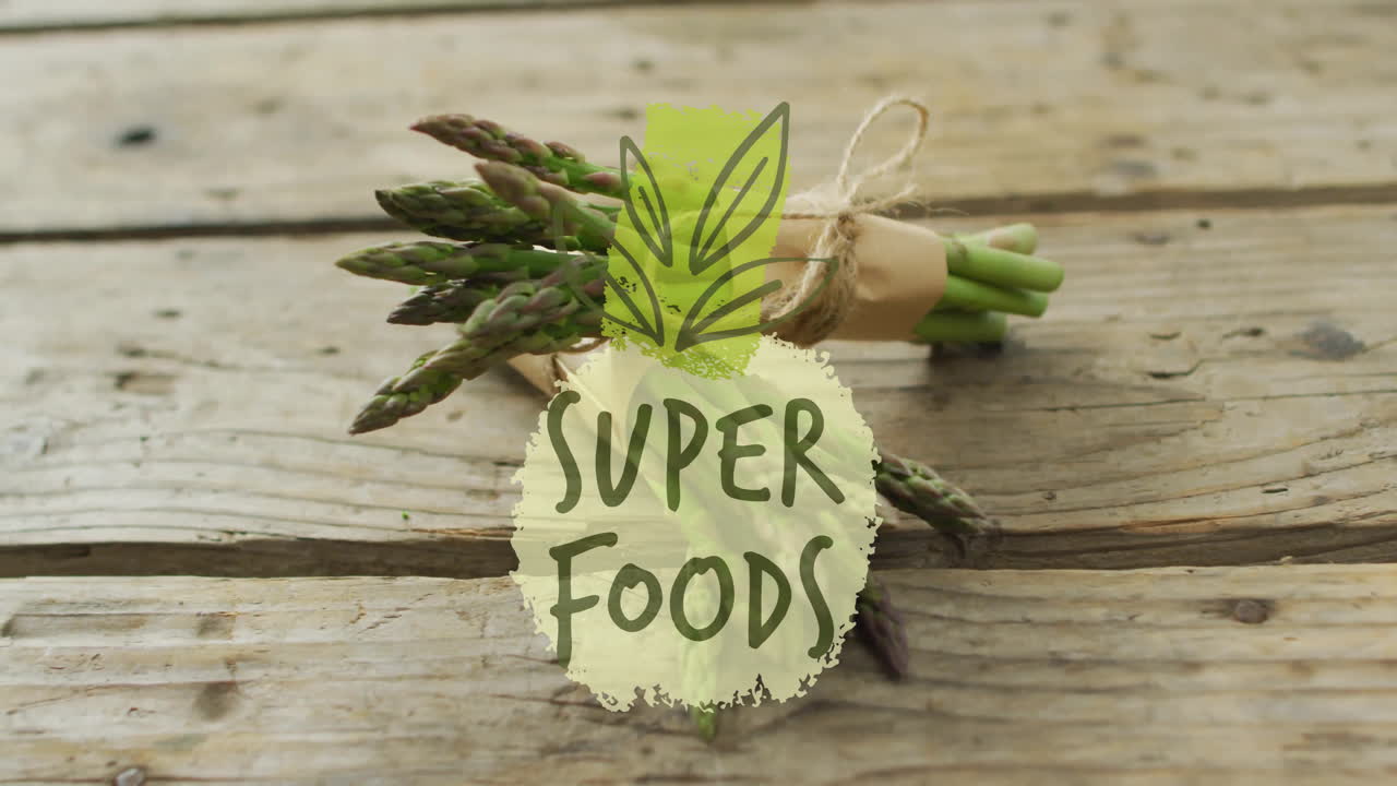 초급 음식 텍스트 애니메이션 신선한 아스파라거스 어리 위에 시골 목조 테이블