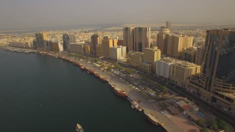 el centro histórico de los emiratos árabes unidos. amanecer. 4k