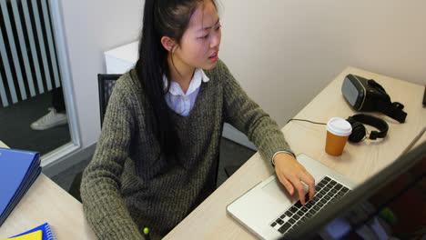 female executive using virtual reality headset 4k