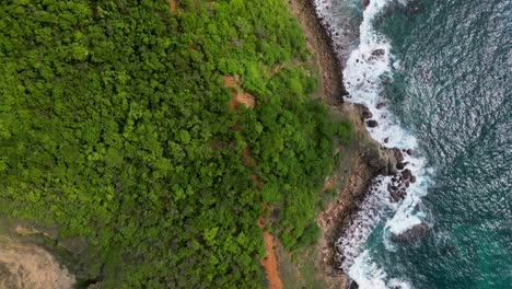 Descubriendo-El-Encantador-Oceano-Pacifico-Desde-Arriba-Punta-Cometa-En-Mazunte,-Oaxaca,-Mexico