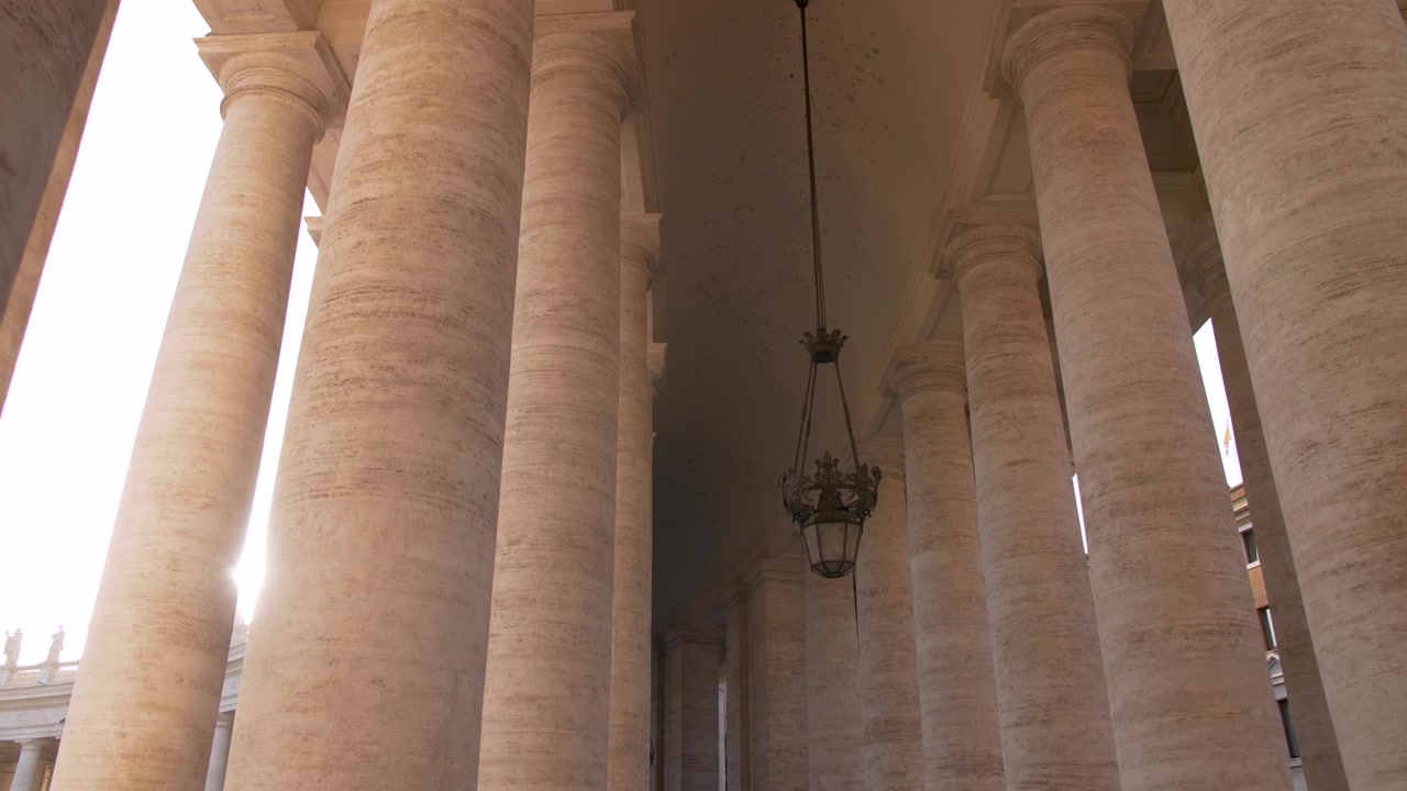 Colonnato di Piazza San Pietro a Roma, Italia