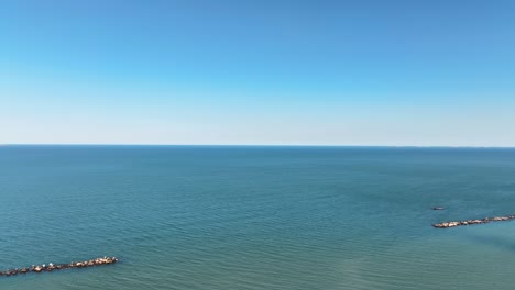 Imágenes-Aéreas-De-La-Playa-De-Mamaia,-Constanta,-Rumania