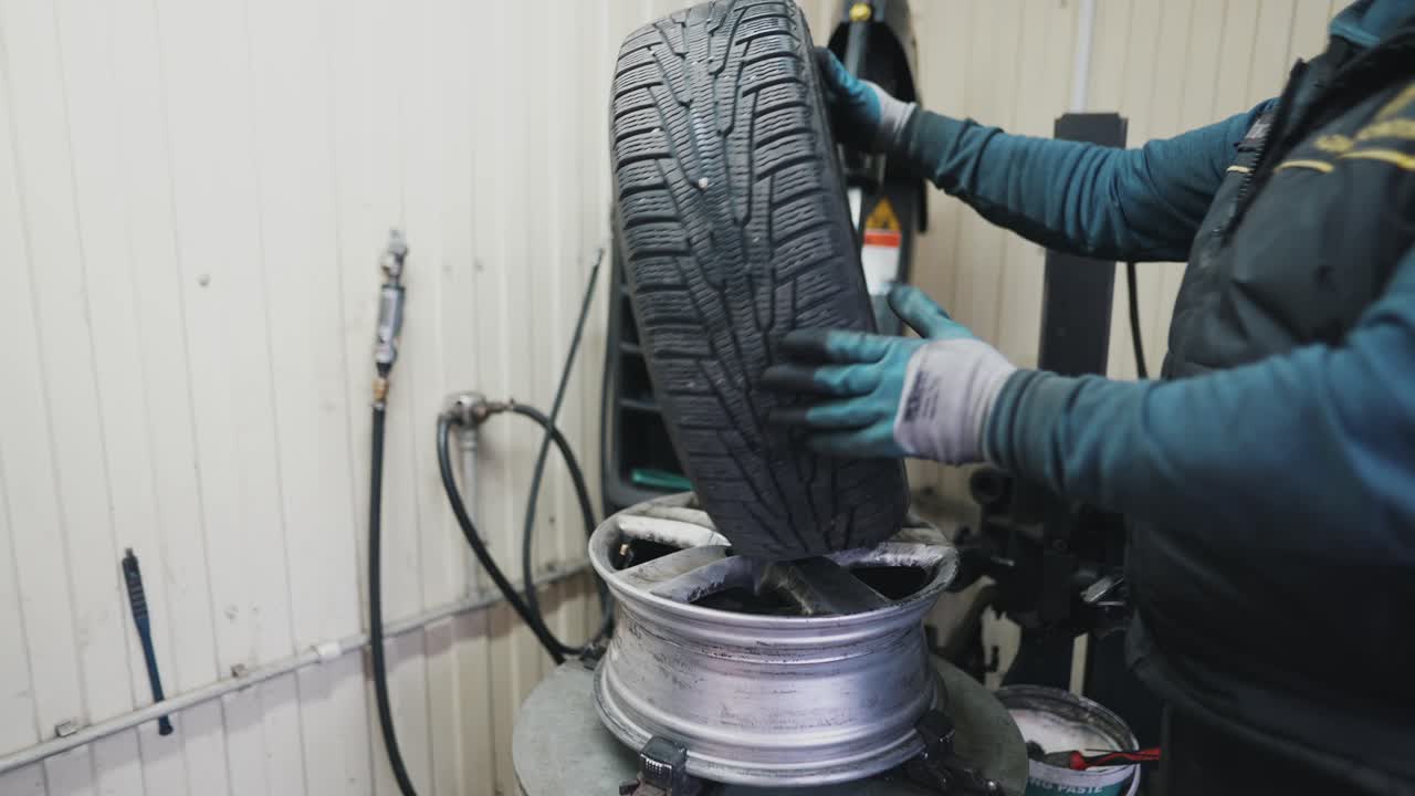 el cambio de un neumático de invierno