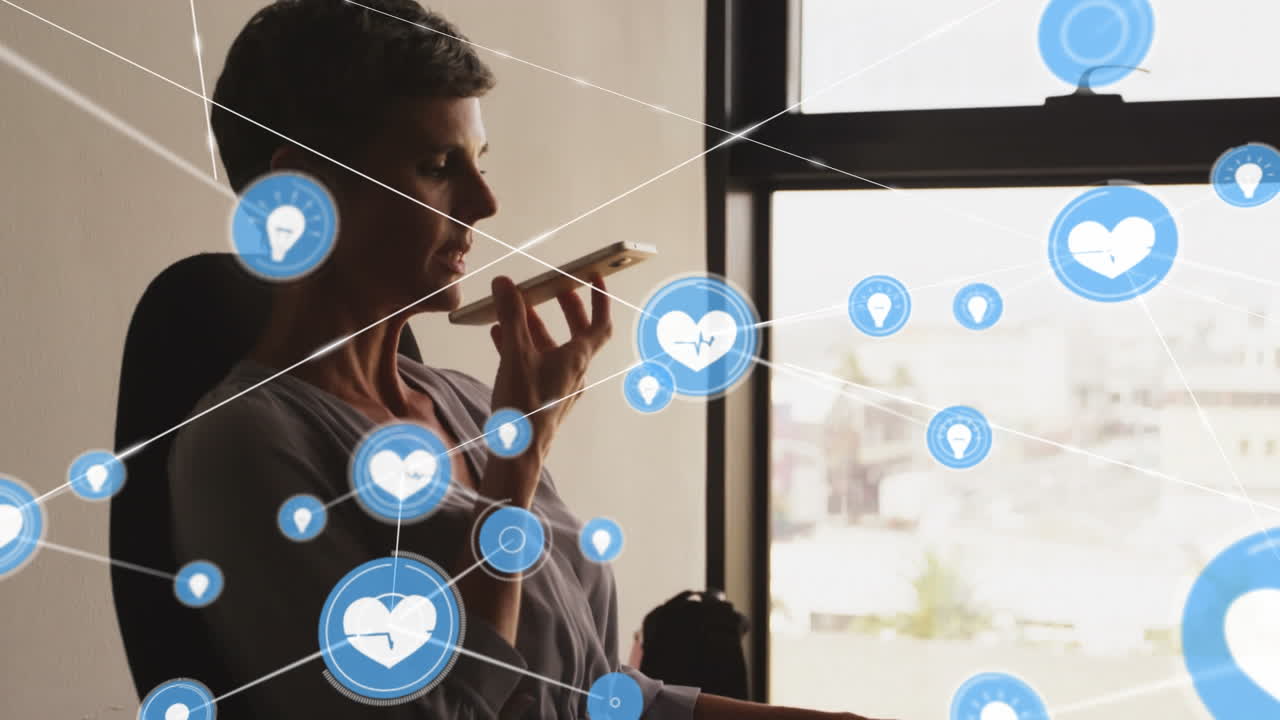 animación de una red de conexiones a través de una mujer caucásica usando un teléfono inteligente