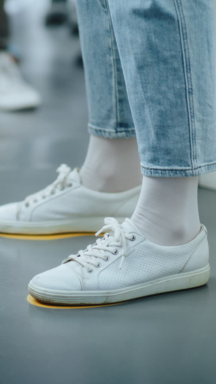 대중교통에서 사회적 거리를 지키는 것