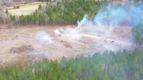 Drone-Sobre-Terreno-Despejado-Y-En-Llamas