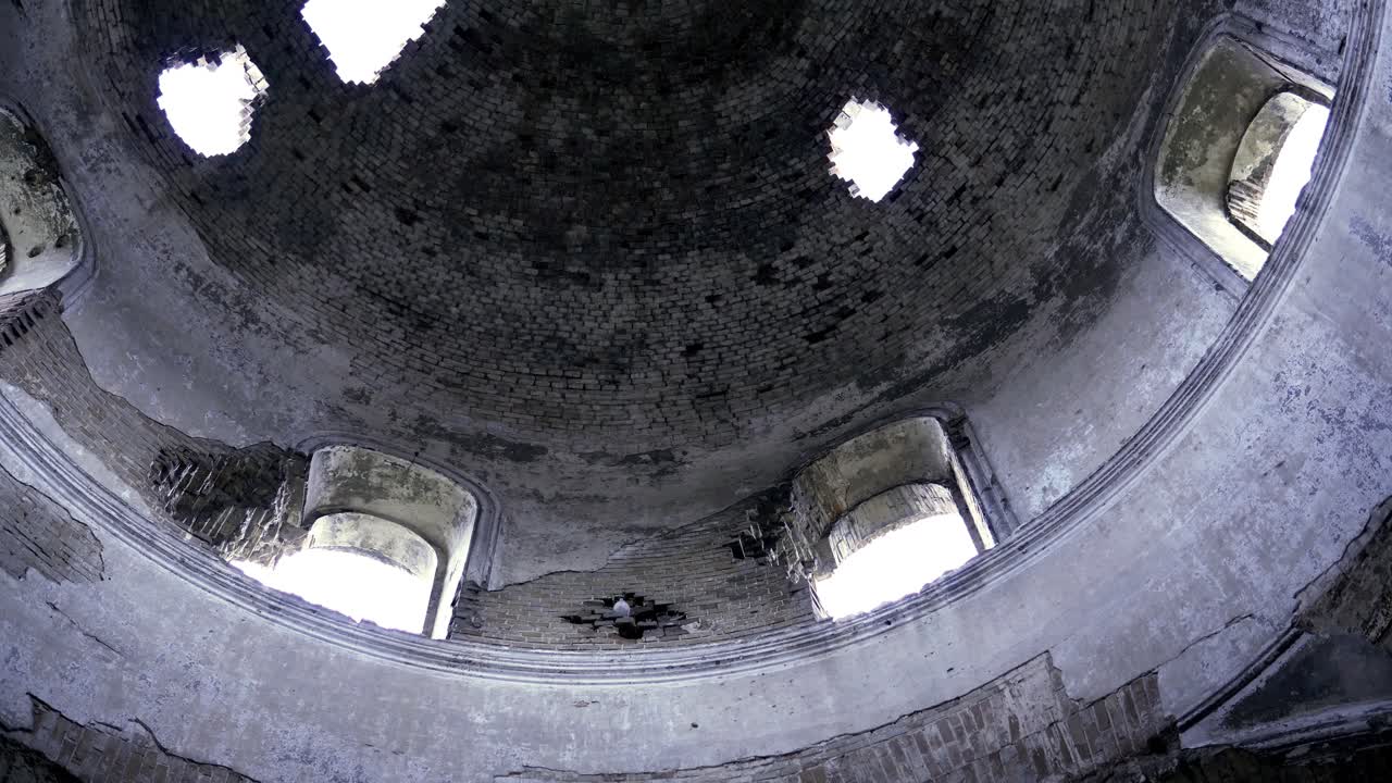 파괴 된 교회  내부