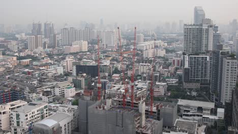 4K-Verschmutzung-Und-Baustelle-über-Der-Metropole-Bangkok,-Thailand