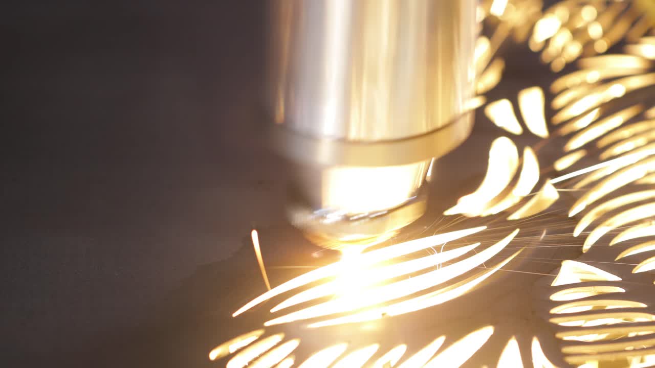 금속의 cnc 레이저 절단, 현대 산업 기술.