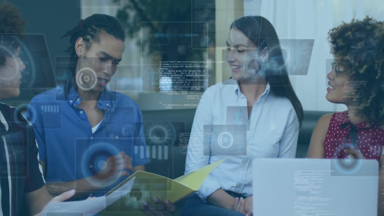 animación del procesamiento de datos financieros sobre diversas personas de negocios