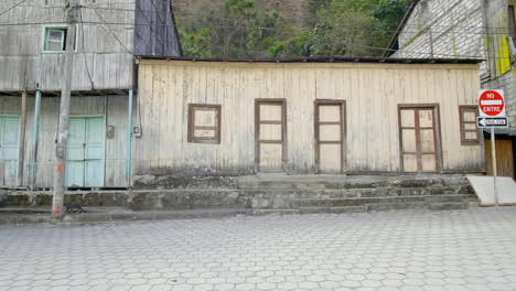 에콰도르 해안의 후이그라 기차역-1