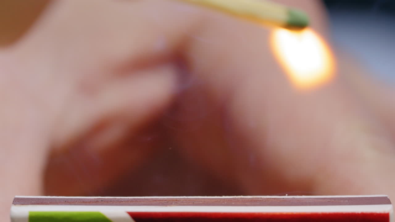 golpear o encender un fósforo - movimiento macro sow