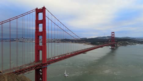 conduciendo a través del puente de la puerta de oro a los mejores puntos de vista