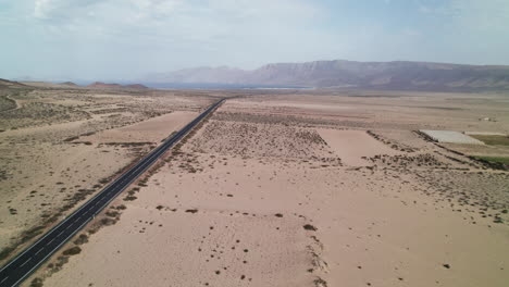 Luftstraße-Zum-Strand-Von-Famara,-Lanzarote,-Kanarische-Inseln