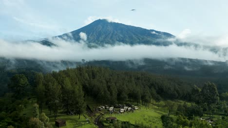 坦桑尼亞的森林和山脈地平線 觀看火山和雲端 坦桑尼亞州美麗的自然<unk>林 4k