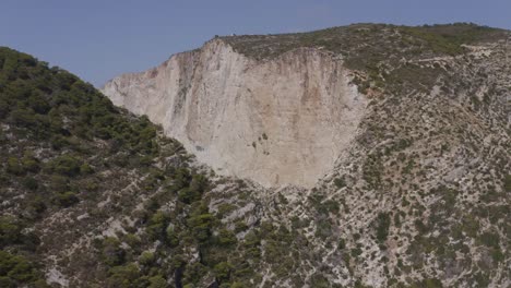 Aerial---Shipwreck-reveal-in-Zakynthos,-Greece