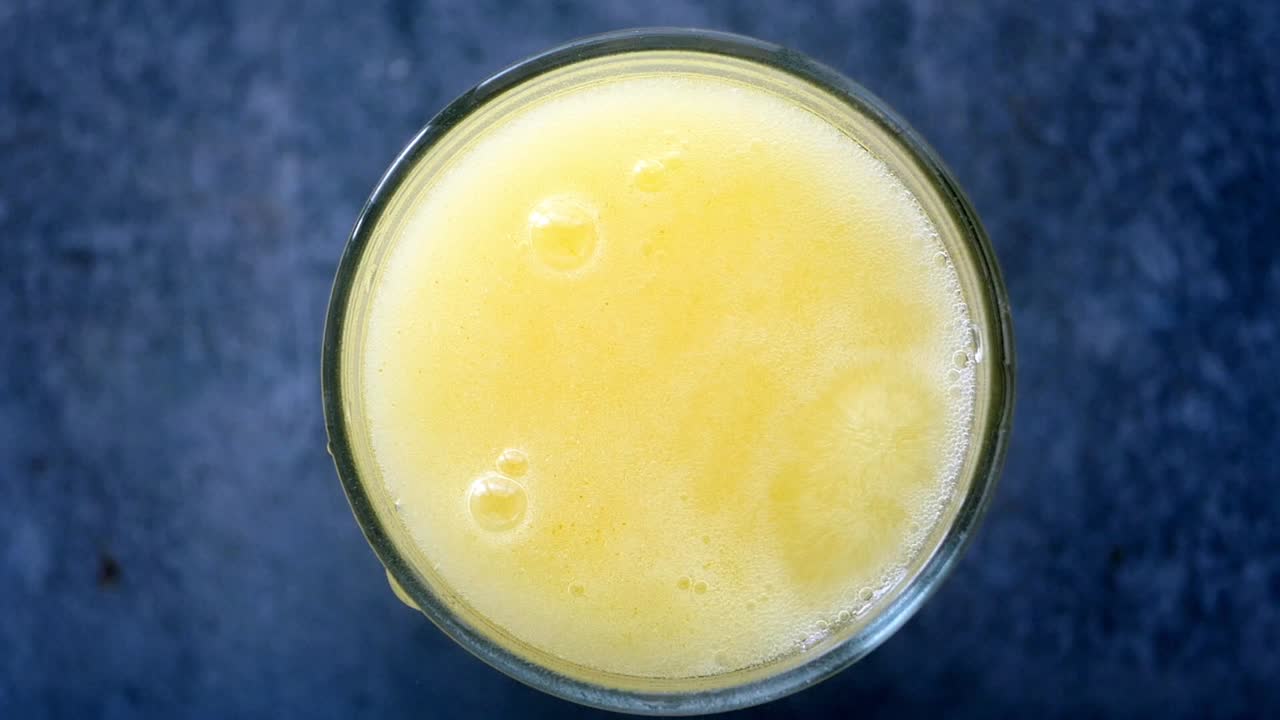 오렌지 주스의 유리