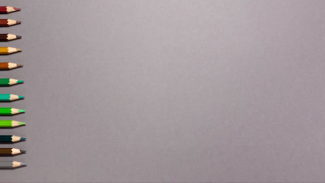 lápiz de madera colocado plano con espacio de copia animación de movimiento de parada en gris