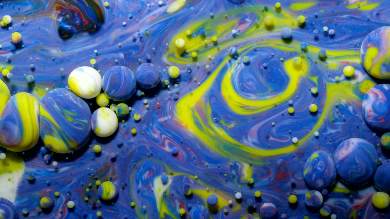 movimiento lento colores brillantes burbujas de aceite hermosa pintura color del universo moviéndose multicolor de cerca. pintura acrílica. fantástica superficie hipnótica. abstracto pintura de colores burbujas estructura de metamorfosis