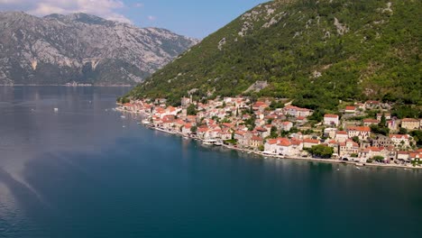 Ciudad-Aérea-Perast-Montenegro---Antigua-Ciudad-Medieval-En-La-Costa-De-La-Bahía-De-Boka-Kotor