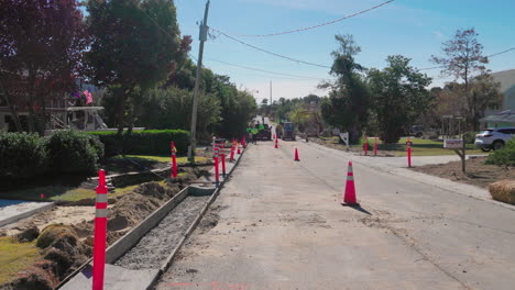 construcción de carreteras en una pequeña carretera de dos tierras