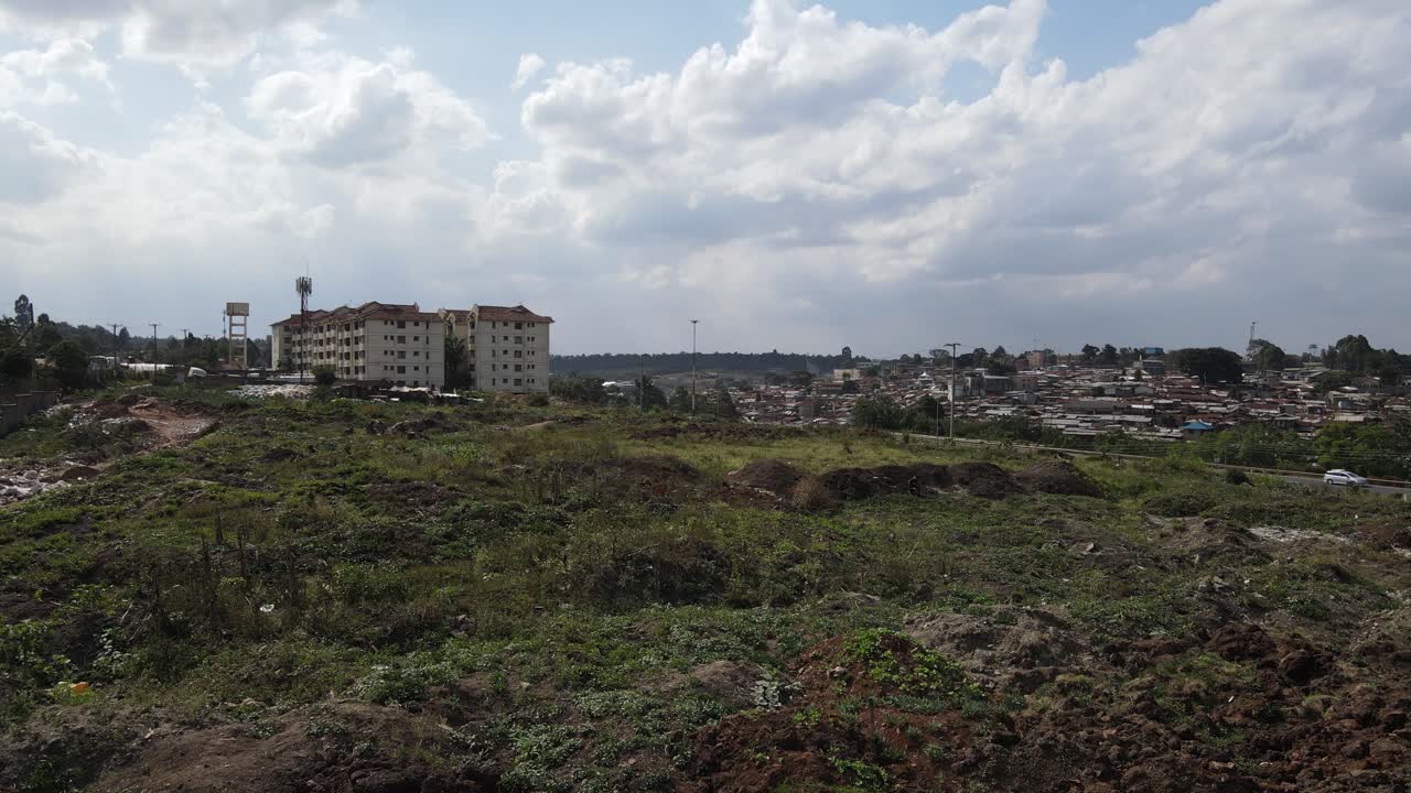 una vista aérea de los barrios marginales de kibera en nairobi