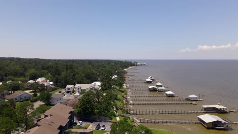 Aerial-shot-of-docks-in-Fairhope,-Alabama