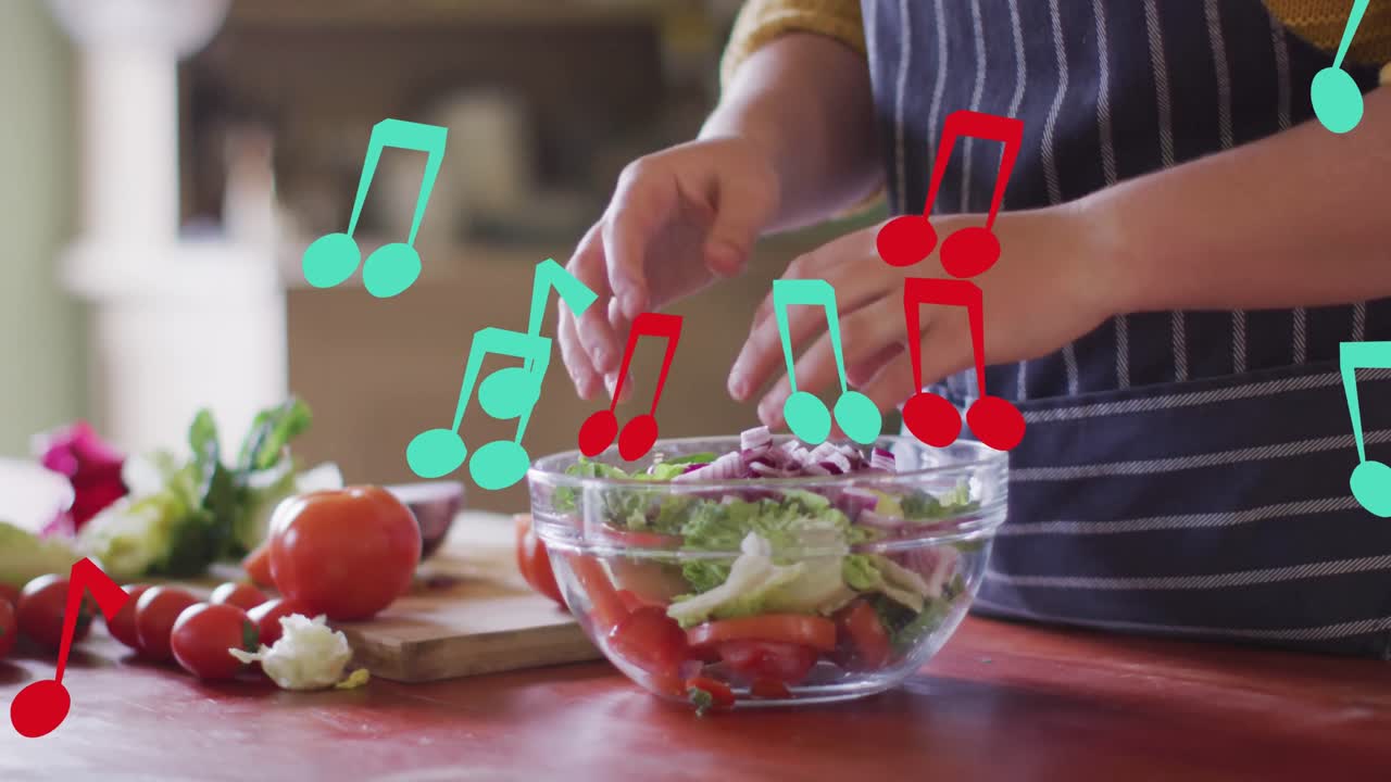 채소를 혼합하는 백인 여성에 대한 메모의 애니메이션