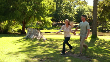 Happy-couple-having-fun-in-the-park