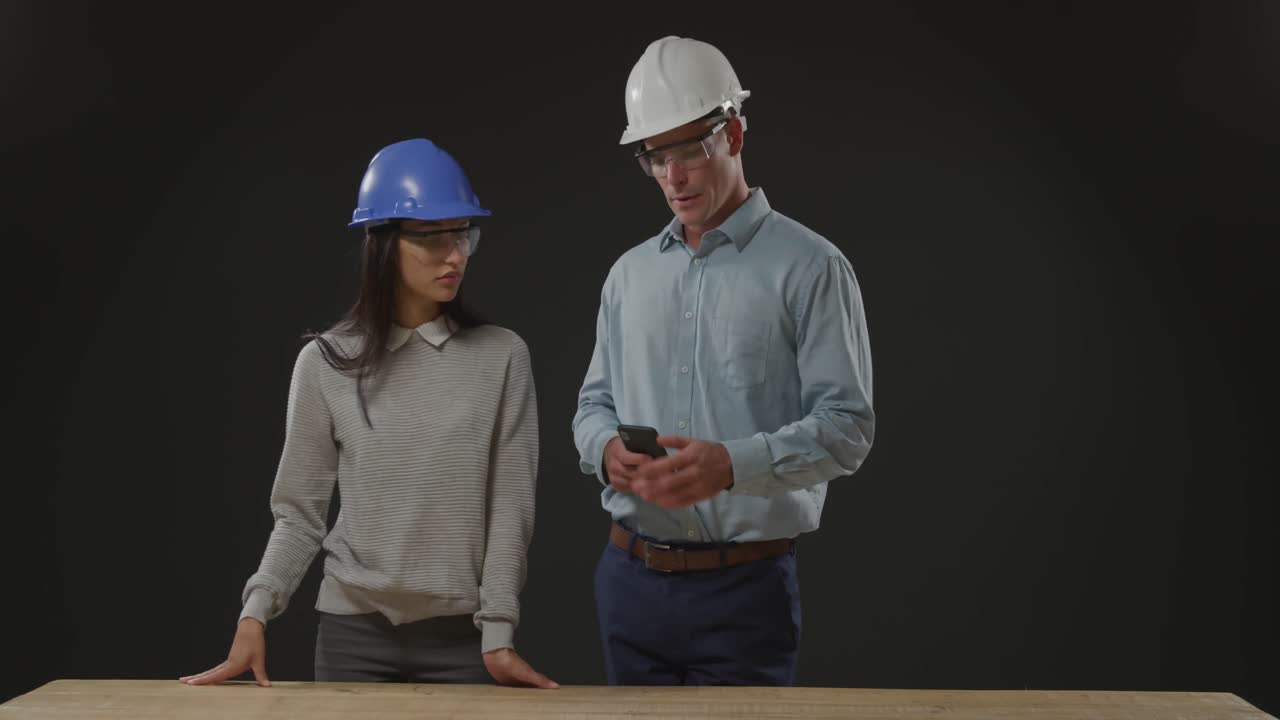 hombre y mujer en discusión