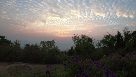 Amanecer-En-El-Parque-Nacional-Huai-Nam-Dang-En-Tailandia