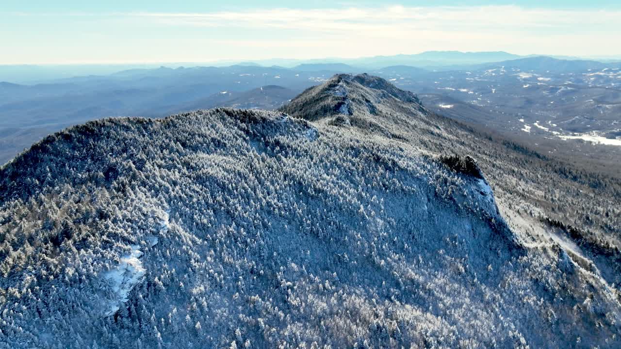 북캐롤라이나 주 n.c.에 있는 grandfather mountain의 높은 지점.