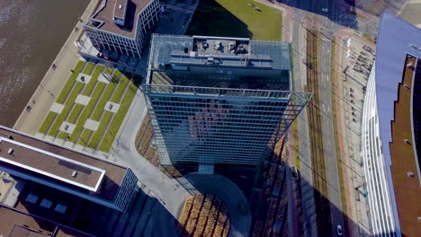 Luftaufnahme-Des-Mehrstöckigen-Gebäudes-Des-Weserturms-In-Bremen,-Deutschland