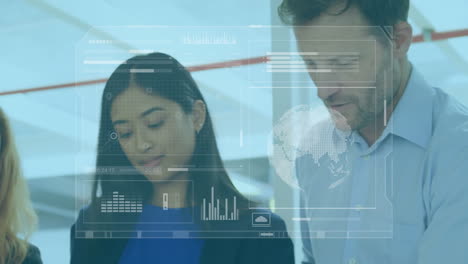 animación de gráficos, barras de carga y globo sobre diversos compañeros de trabajo analizando informes en la oficina