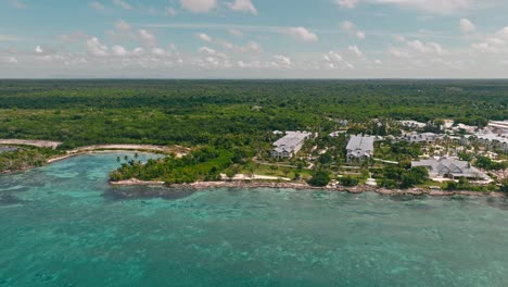 Hotel-Hilton-Frente-Al-Mar-En-Bayahibe,-La-Romana-En-República-Dominicana