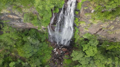 morans falls, una cascada en el arroyo morans ubicada en las selvas tropicales de gondwana, declaradas patrimonio de la humanidad por la unesco, en la región sureste de queensland, australia