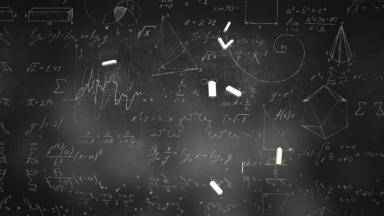 Primo piano di formula matematica ed elementi su lavagna 9