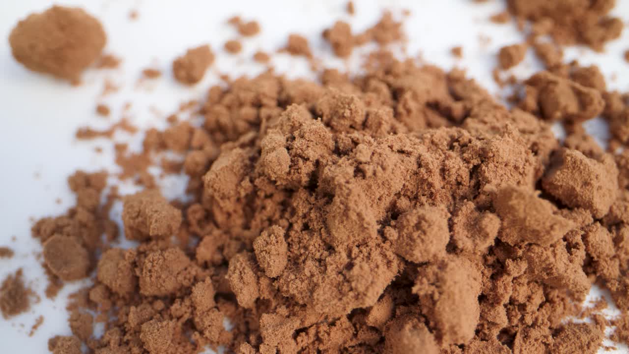 카카오 파우더는 색에 분리되어 있습니다.