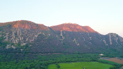 Luftaufnahme-In-Der-Stadt-Alwar,-Aufnahme-Mit-Dem-DJI-Mini-3Pro