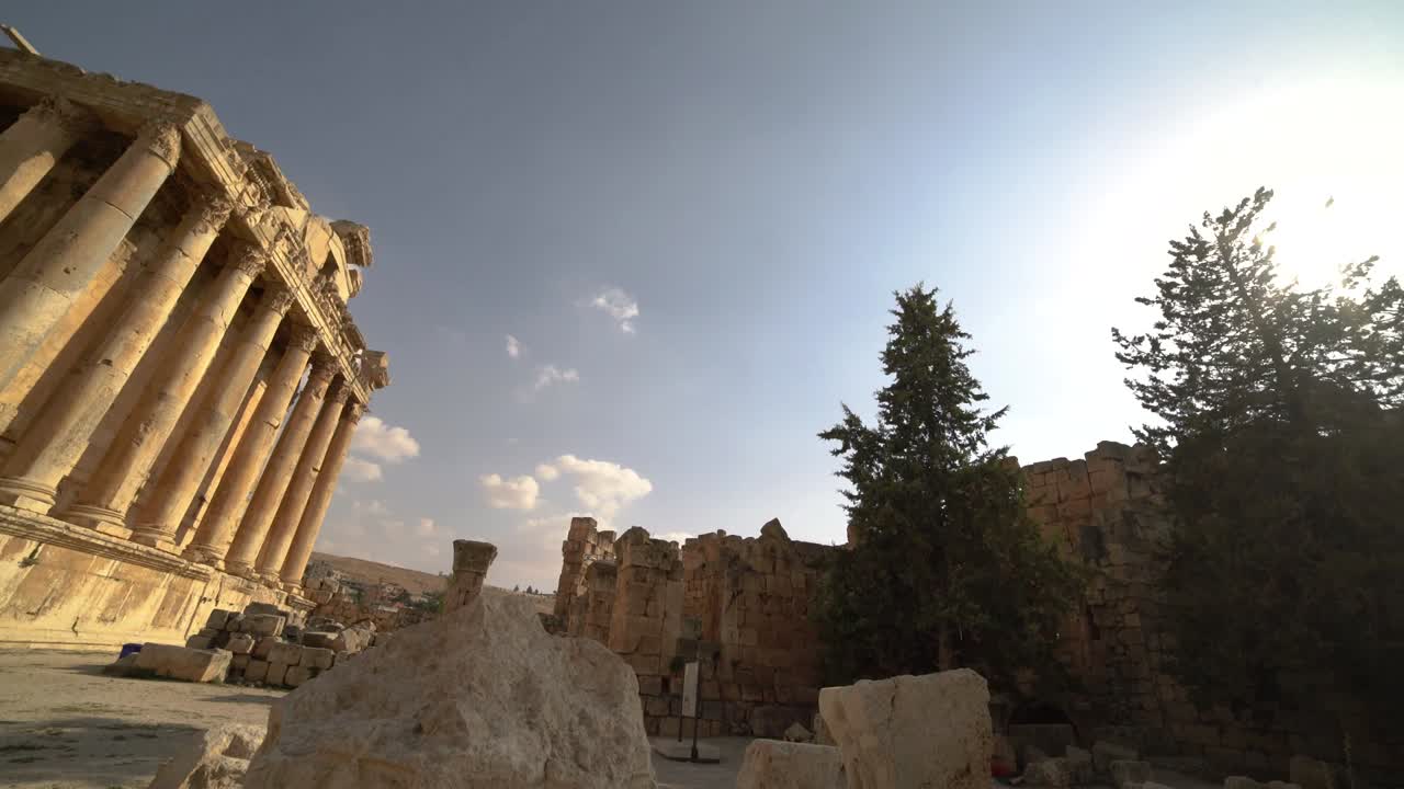 el antiguo templo romano histórico de baco en baalbek, líbano