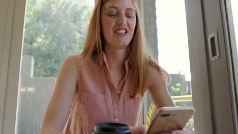 Young-woman-using-smartphone-in-a-cafe