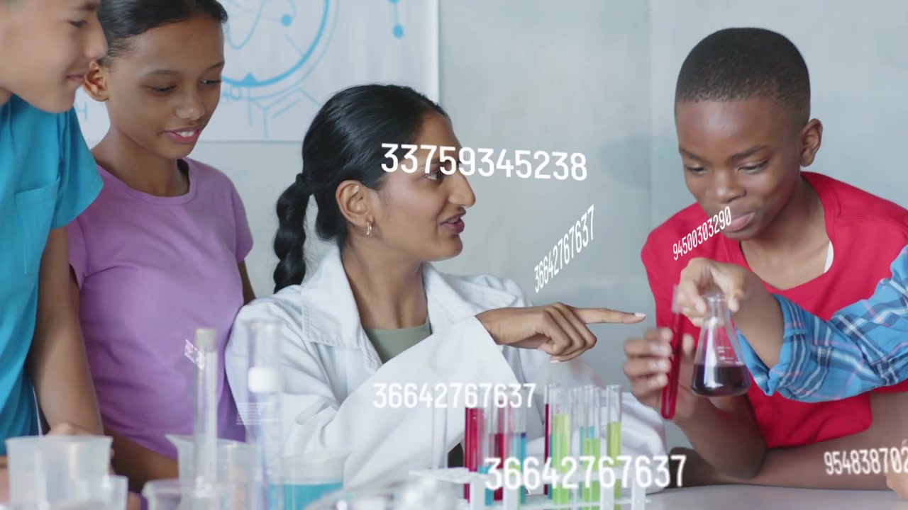 Insegnante che indica provette, conduce una dimostrazione scientifica mentre i bambini si passano fiaschette, con sovrapposizioni che appaiono