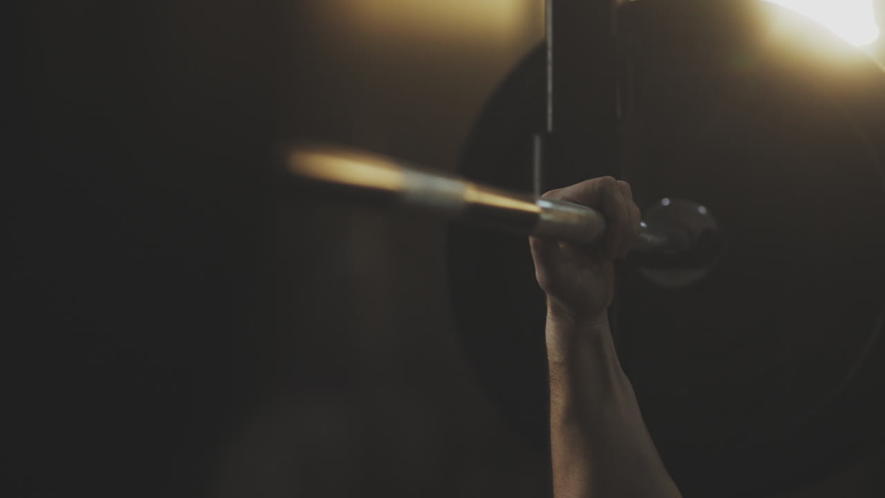 ejercicio de levantamiento de pesas