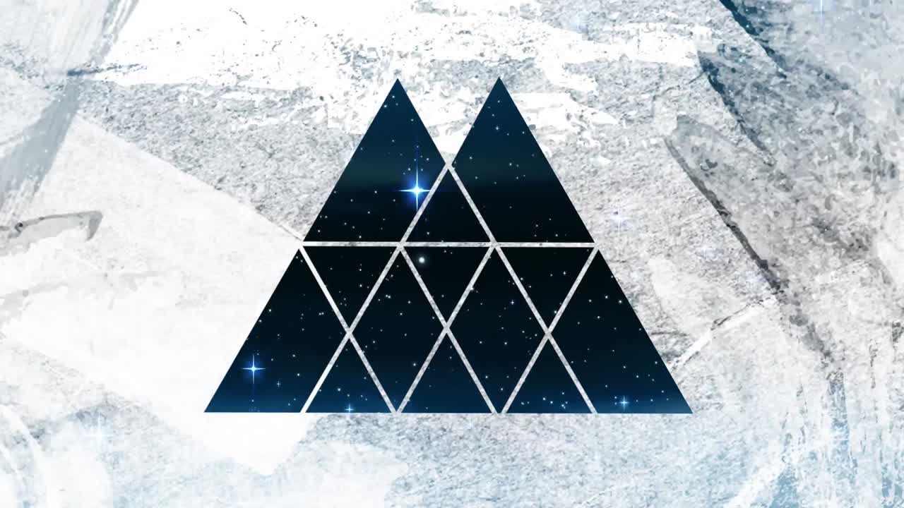 텍스처 된 회색 배경에 대한 스페이스 오버 스택 삼각형 디자인