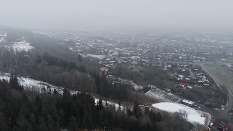 Geschlossenes-Skigebiet-Und-Pisten-Wegen-Schneemangels