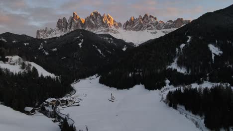 vuelo de drones sobre dolomitas, st