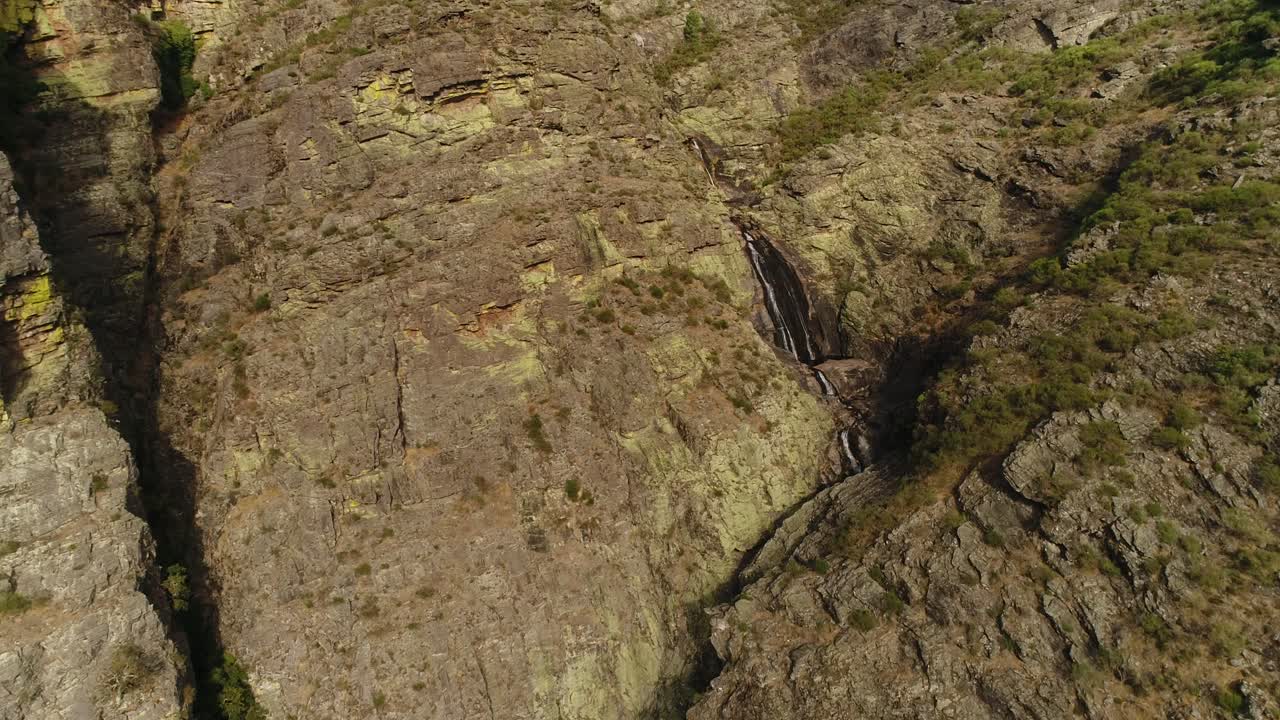 paisaje aéreo de montaña. figas do ermelo, portugal