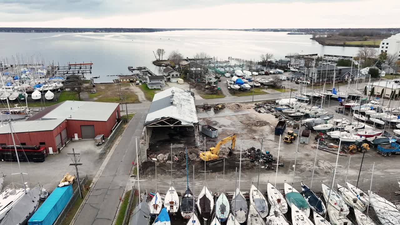 inclinación hacia arriba desde un sitio de demolición