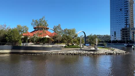 The-Island-Cafe-at-Elizabeth-Quay-surrounded-by-the-water-of-the-Swan-River-in-Perth,-Western-Australia